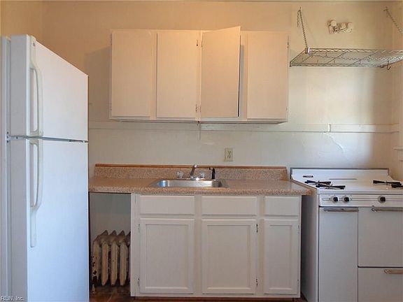 4th image of 1001 Gates Ave APT 17C