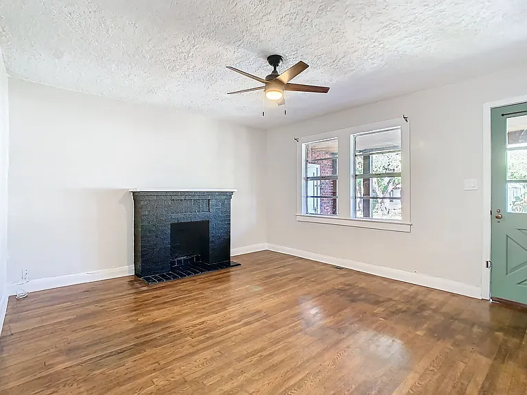 401 E Lambright St — Photo 6