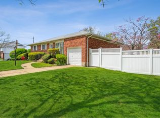 225 N Virginia Ave, Massapequa, NY 11758