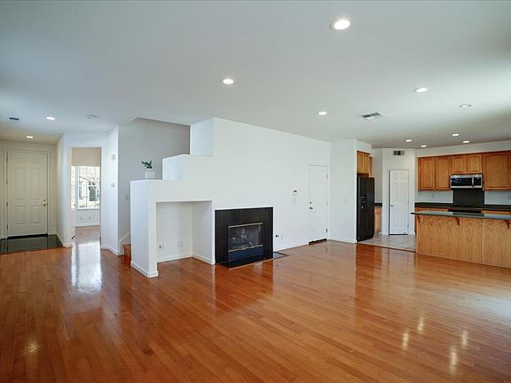 4th image of 5561 Cooney Pl