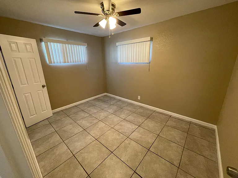 845 E Fredricks St — Photo 12