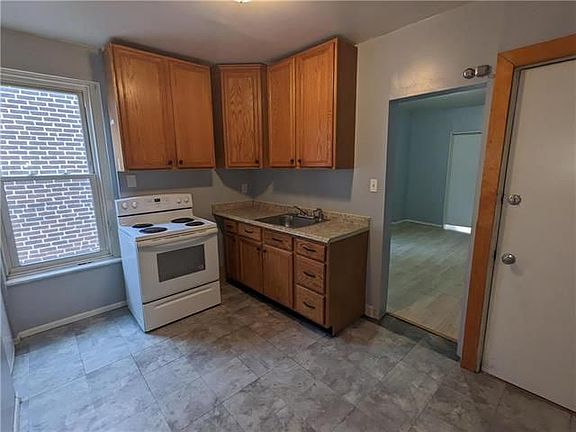2nd image of 841 N 6th St APT 2