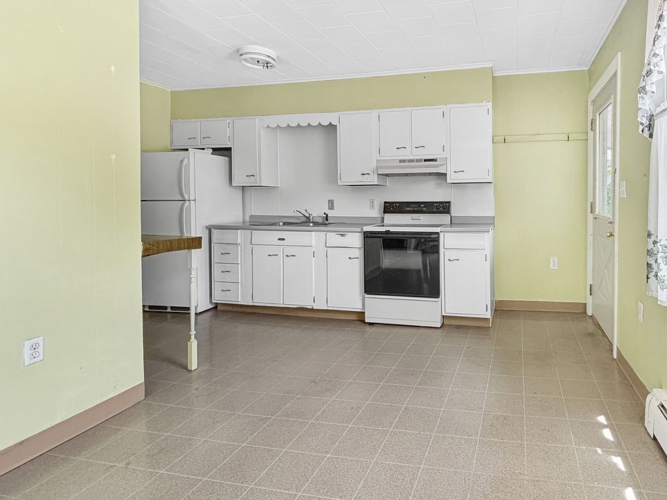 1st image of 527 Penobscot Ave #8