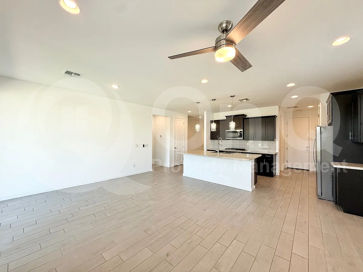 3 bed, 2.0 bath, 1570 sqft, $2,199 — Photo 4