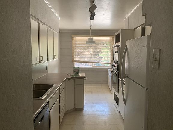 4th image of 1973 S Foothill Dr
