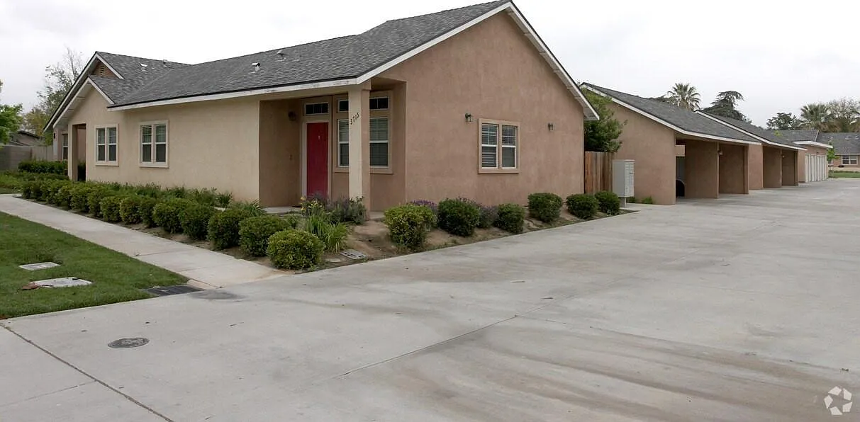 2 bed, 975 sqft, $2,200 — Photo 1