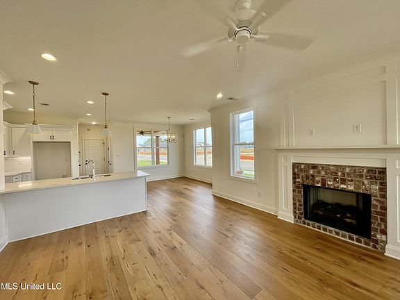 4th image of 2844 Market Square Ave