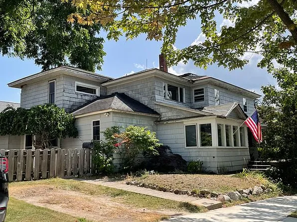 803 E Mitchell St, Petoskey, MI 49770
