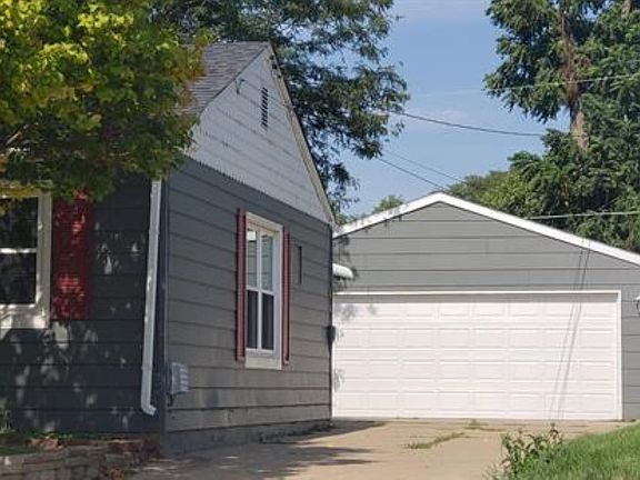 3rd image of 950 40th St