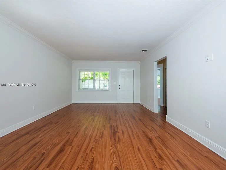 5490 SW 57th Ave — Photo 3