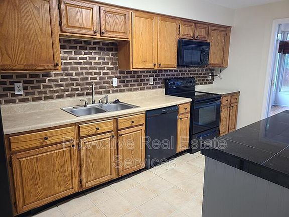 4th image of 5405 Grand Lake Cres #1