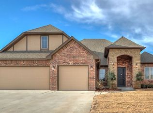 3921 Acoma Dr, Moore, OK 73160