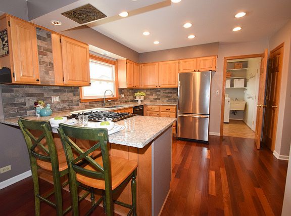 5th image of 308 Dorchester Ln