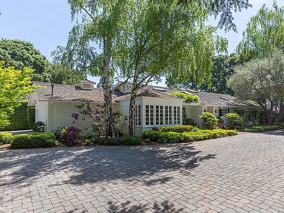 3rd image of 46 Lilac Dr