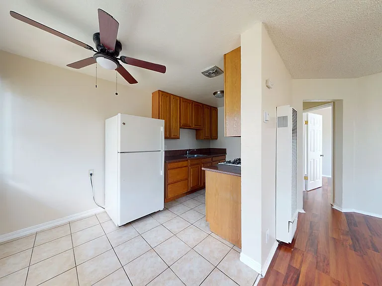2515 10th ave — Photo 72