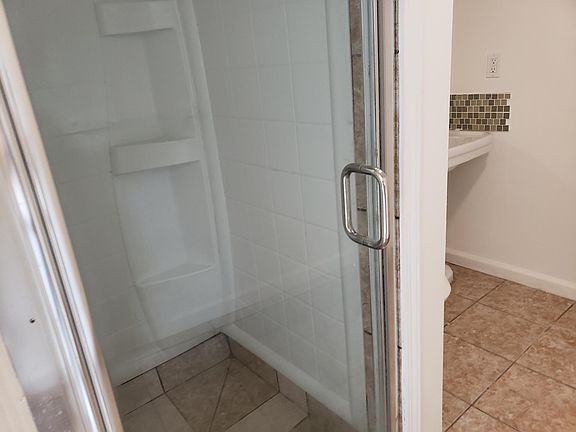 5th image of 256 Willits St