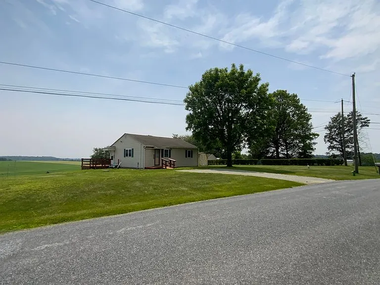 21 Roberts Rd — Photo 2