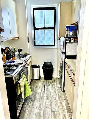 4th image of 30 E 37th St APT 4C