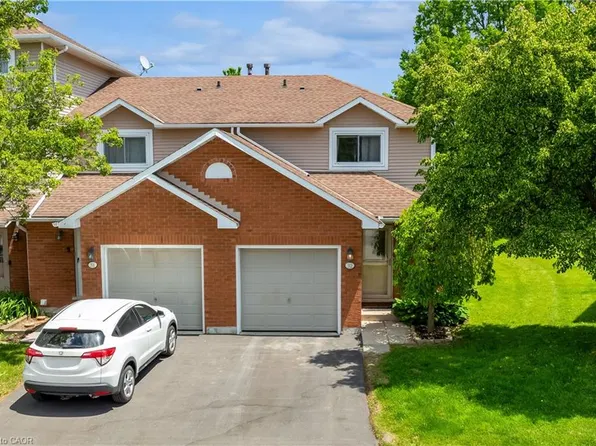 386 Highland Rd W #32, Hamilton, ON L8J 3P9