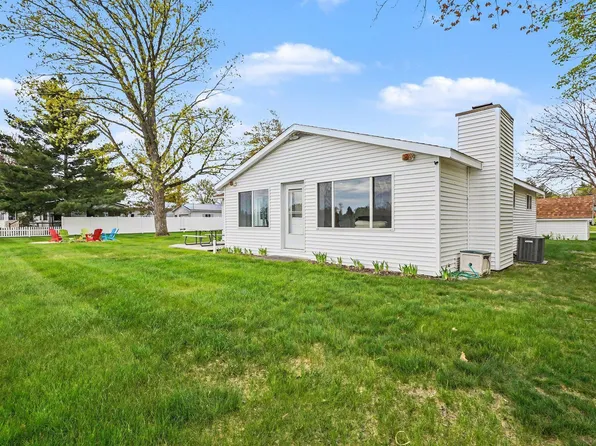 5495 Oakridge Dr, Beaverton, MI 48612