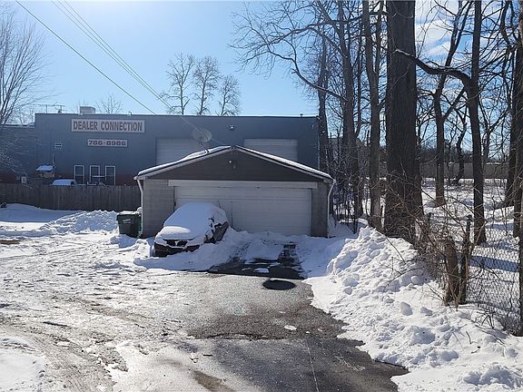 2nd image of 772 Broadway Ave