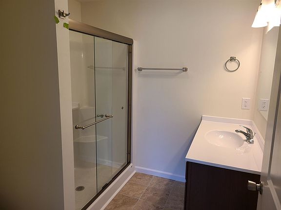 5th image of 331 Sater St