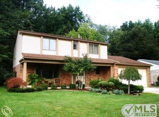 5885 Slate Dr, Troy, MI