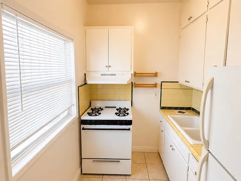 1414 N Hobart Blvd #8 — Photo 4