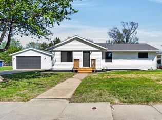 715 4th St, Waukee, IA 50263
