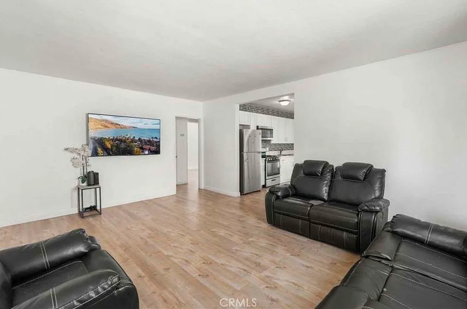 3 bed, 1000 sqft, $2,600 — Photo 4