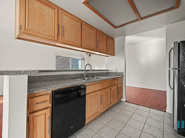 111 S Croft Ave — Photo 40