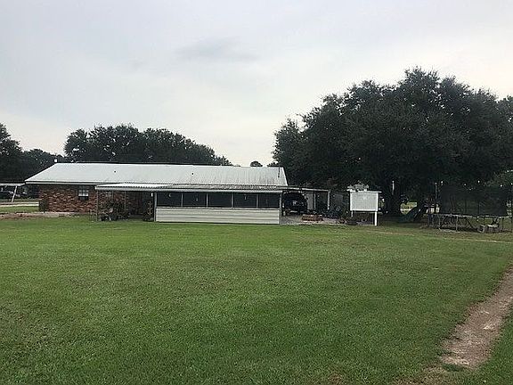 3rd image of 135 Pecan Dr