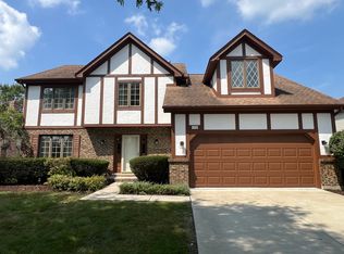 1100 Oakwood Dr, Westmont, IL