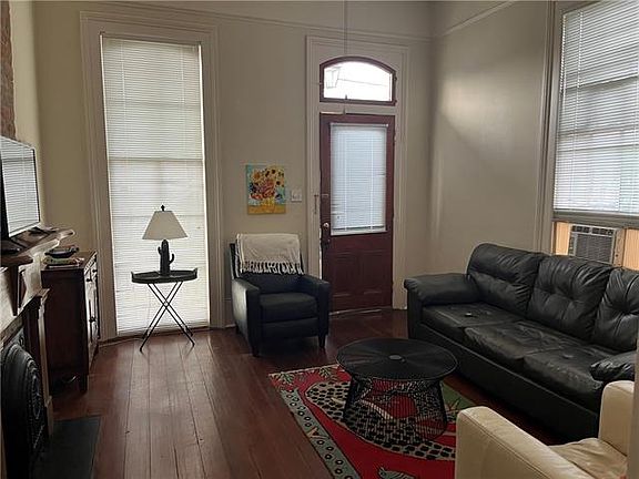 3rd image of 3637 Constance St