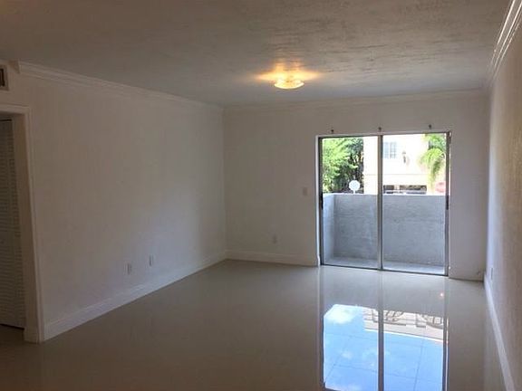 4th image of 114 Mendoza Ave APT 23