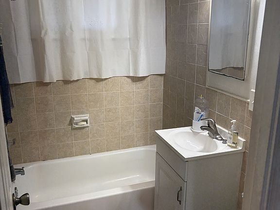 5th image of 901 7th St #901