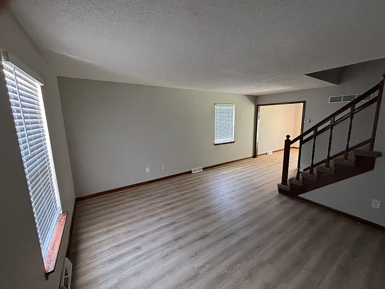 917 N Sunset Dr — Photo 11