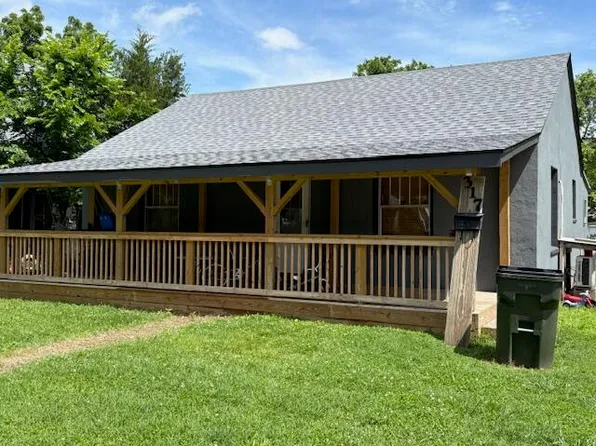 317 W Pleasant Street, Aurora, MO 65605