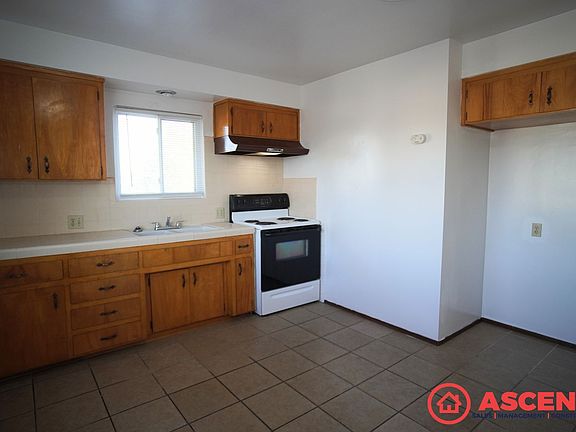 4th image of 819 Washington Ave APT D