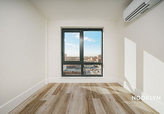 4th image of 1510 Gates Ave #613