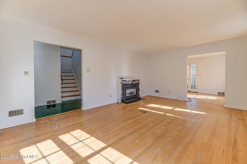 3rd image of 75 Euclid Avenue