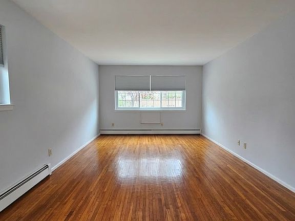 4th image of 20-01 Hazen St #3