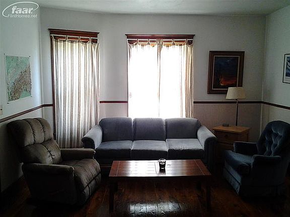 5th image of 620 Thayer St