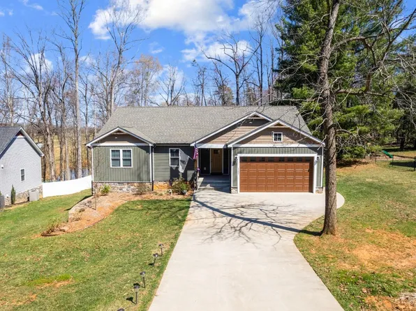 1257 Willow Oak Dr, Forest, VA 24551