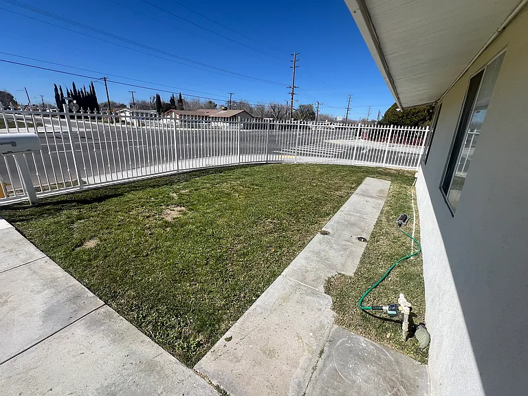 45546 10th St W — Photo 3