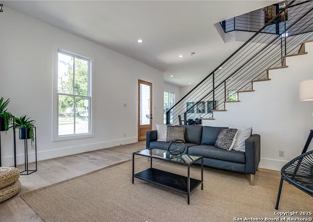 630 E Carson St — Photo 23