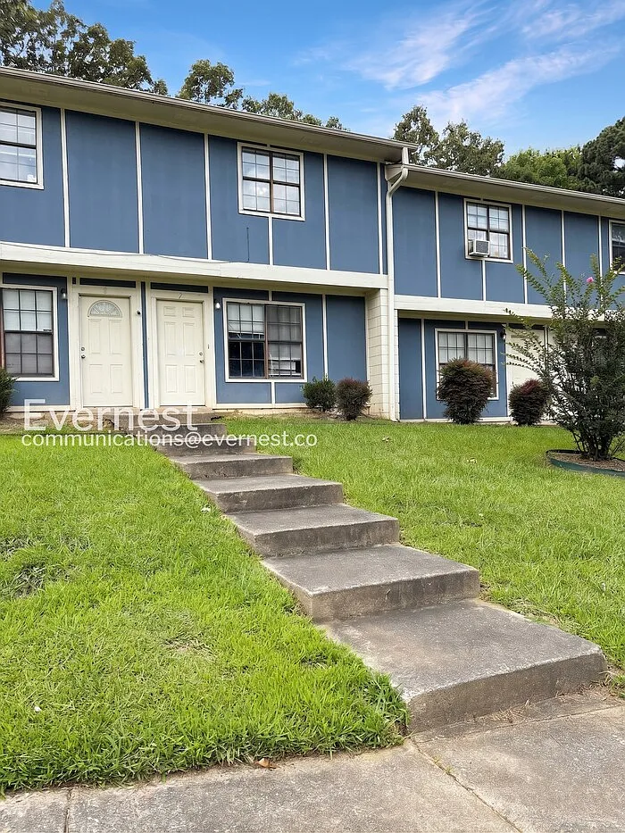 2 bed, 1.5 bath, 1200 sqft, $795 — Photo 1