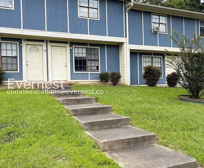 1800 Labette Manor Dr #7 — Photo 1