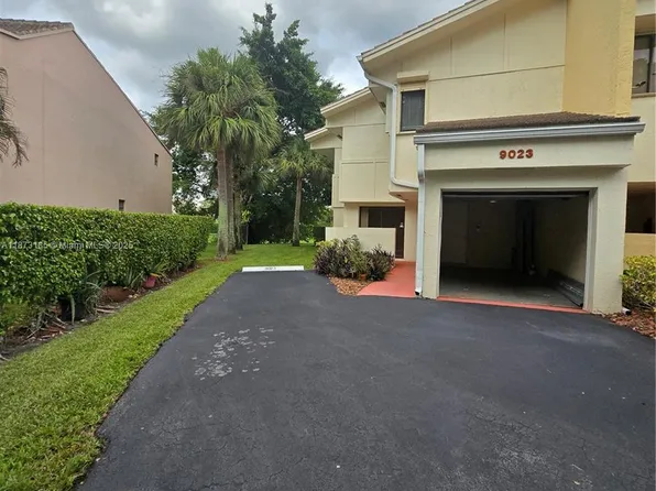 9023 NW 38th Dr, Coral Springs, FL 33065