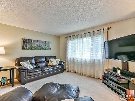 3rd image of 2938 Yew Dr